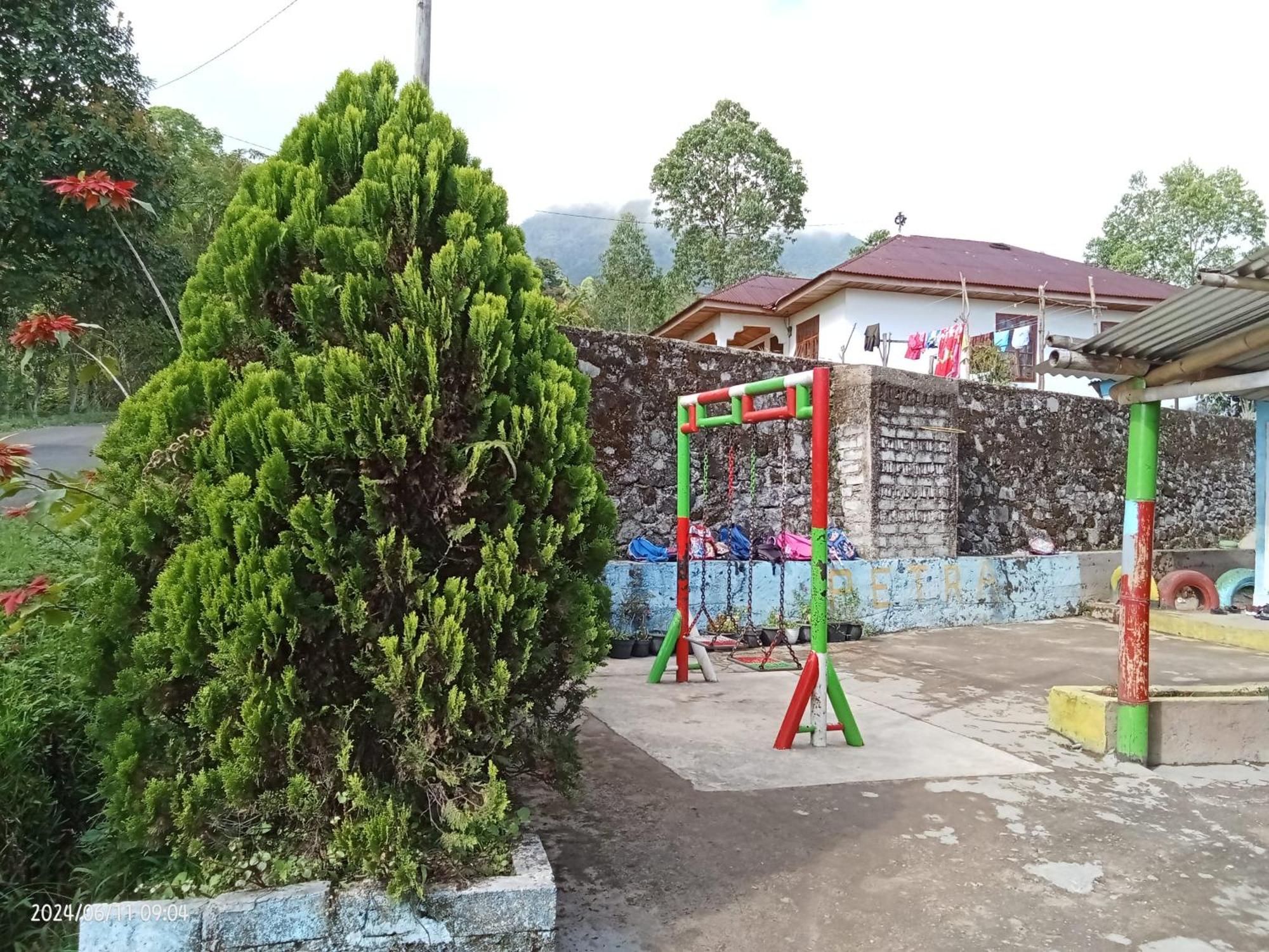 Petra Homestay Bangka Leda Ruteng Exterior foto