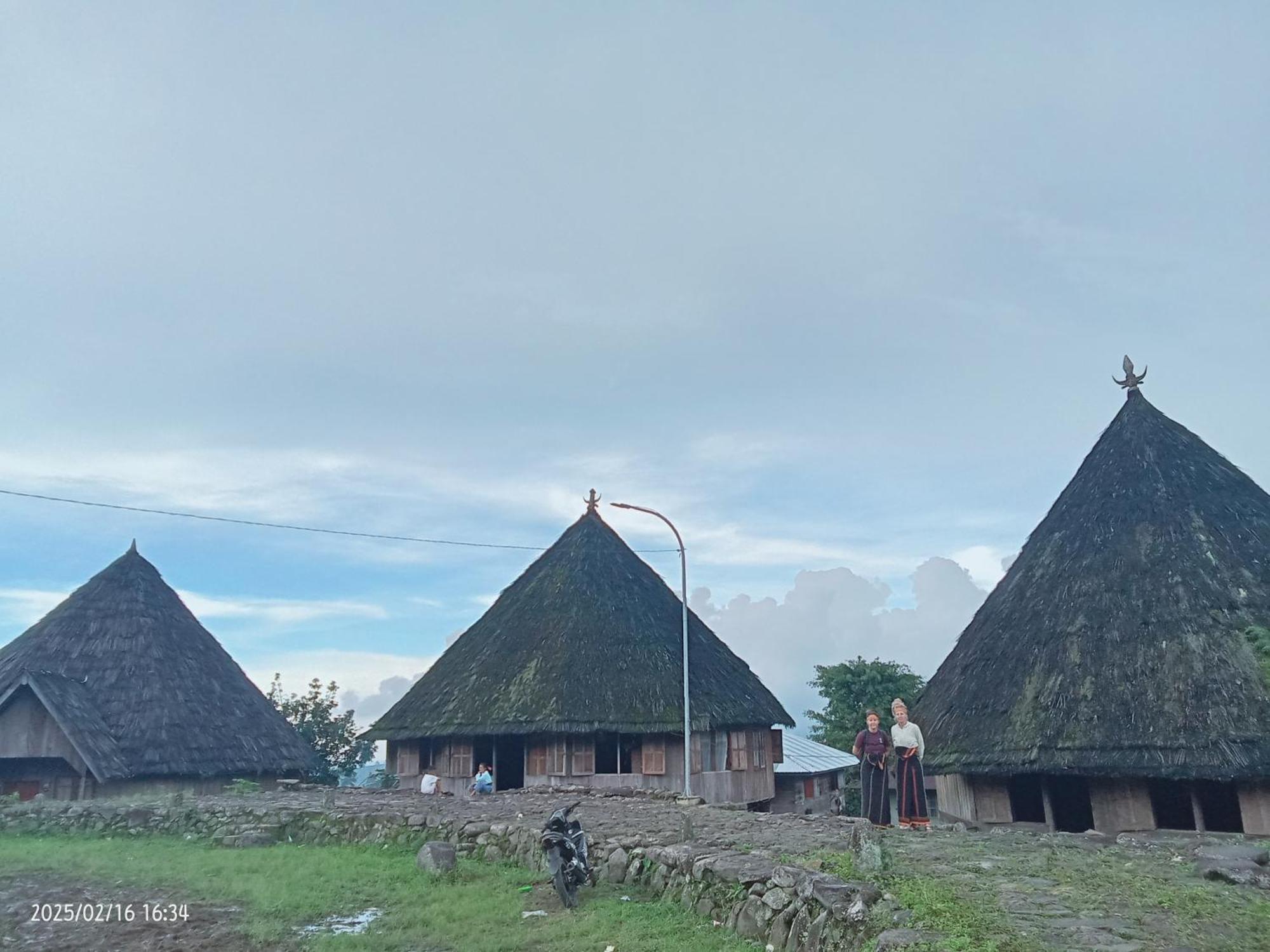 Petra Homestay Bangka Leda Ruteng Exterior foto