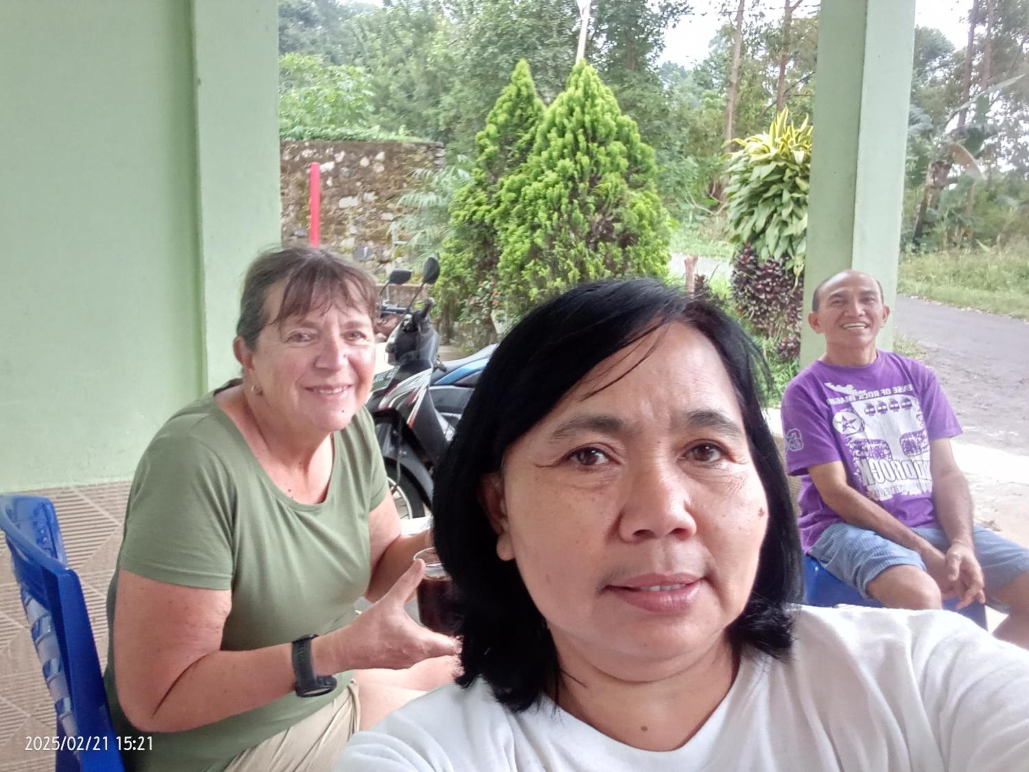 Petra Homestay Bangka Leda Ruteng Exterior foto