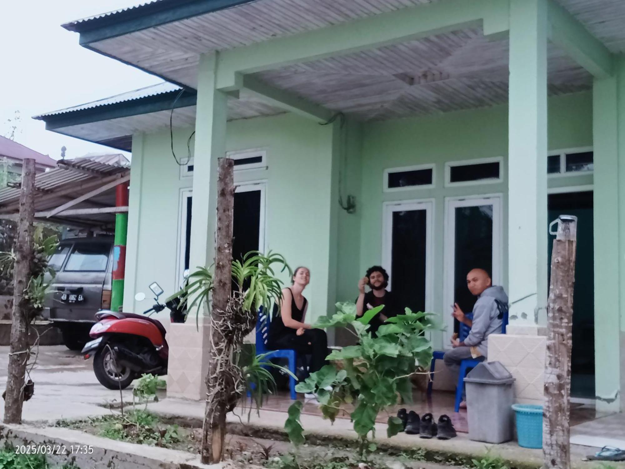 Petra Homestay Bangka Leda Ruteng Exterior foto